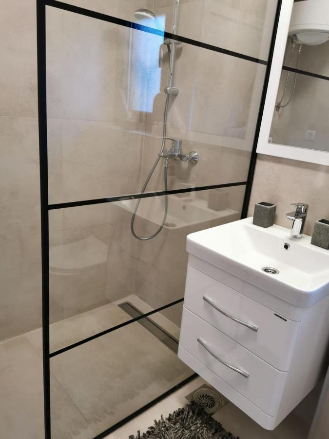 Ehinacea Apartment รทานิ ภายนอก รูปภาพ