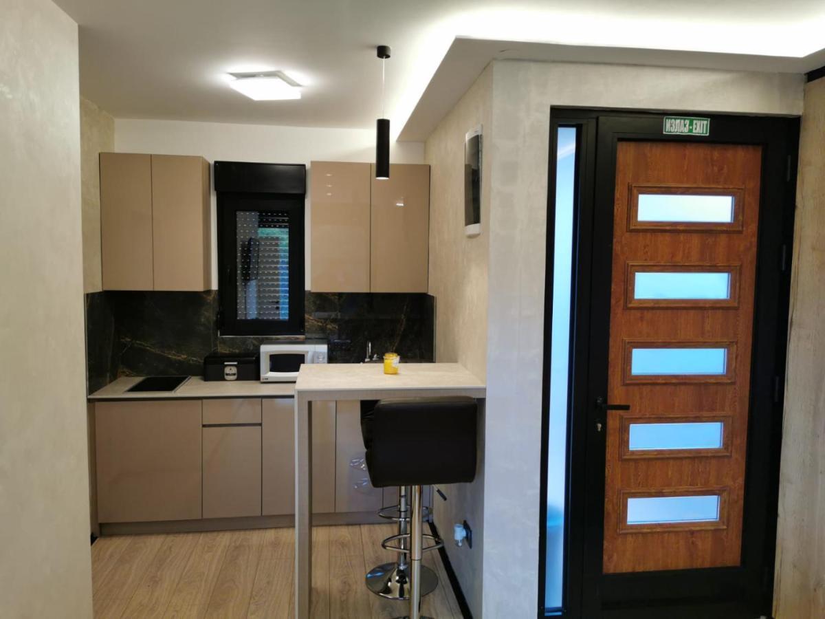 Ehinacea Apartment รทานิ ภายนอก รูปภาพ